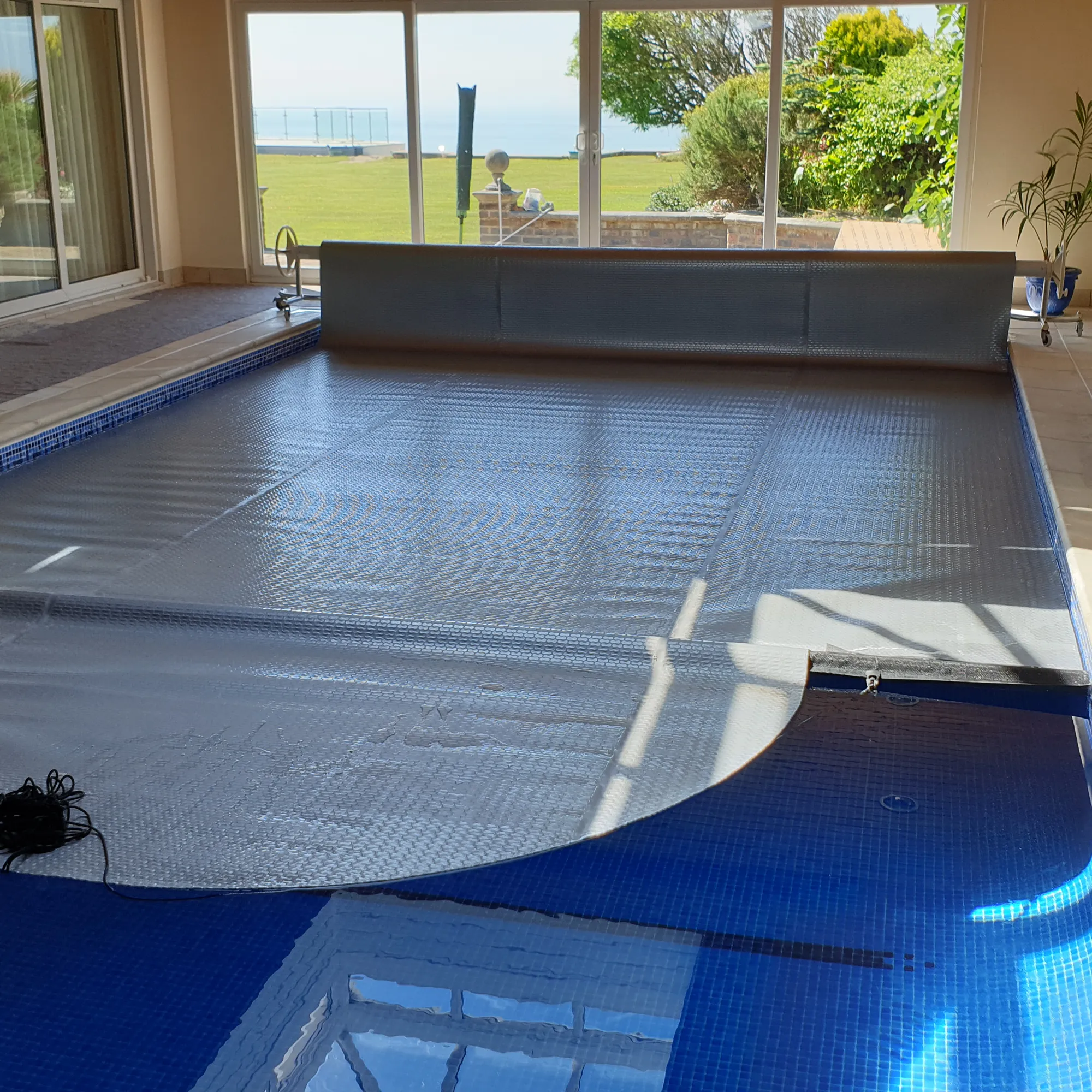 GeoBubble RaeGuard™ Heat Retaining Pool Cover