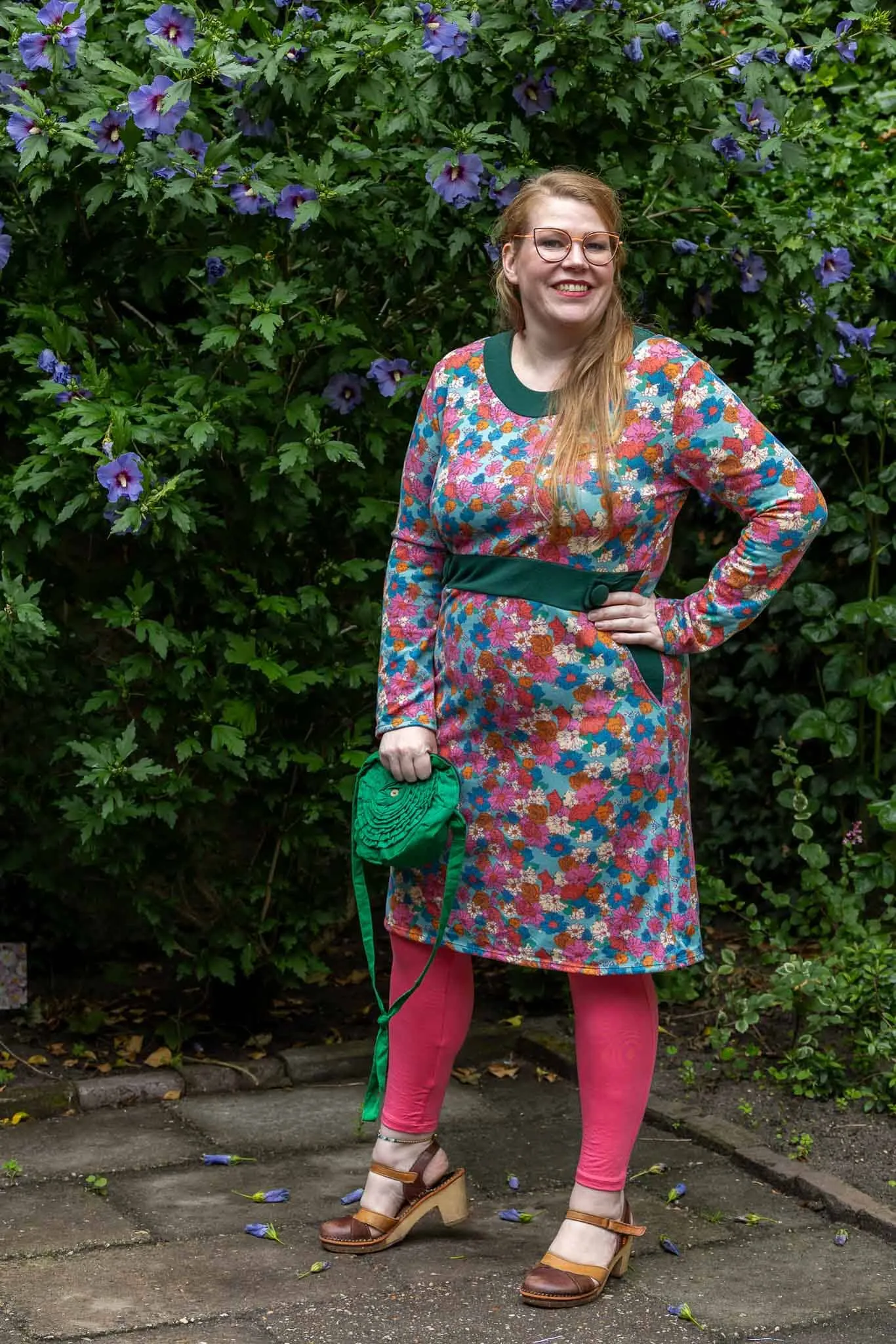 Peggy jurk - Aurora bloemen - vrolijke warme jurk - gemaakt door Tantilly