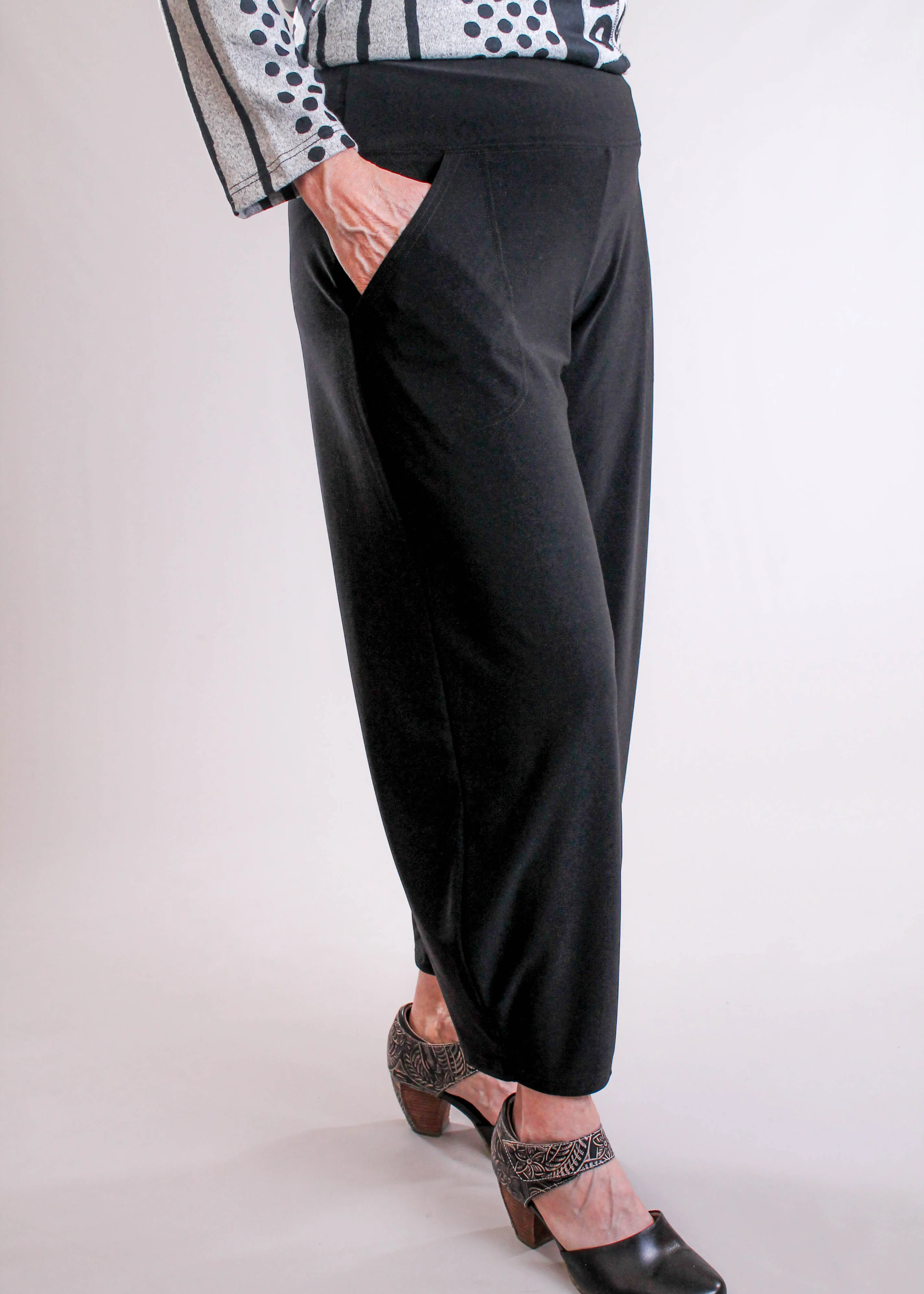 Sympli Narrow Lantern Pant